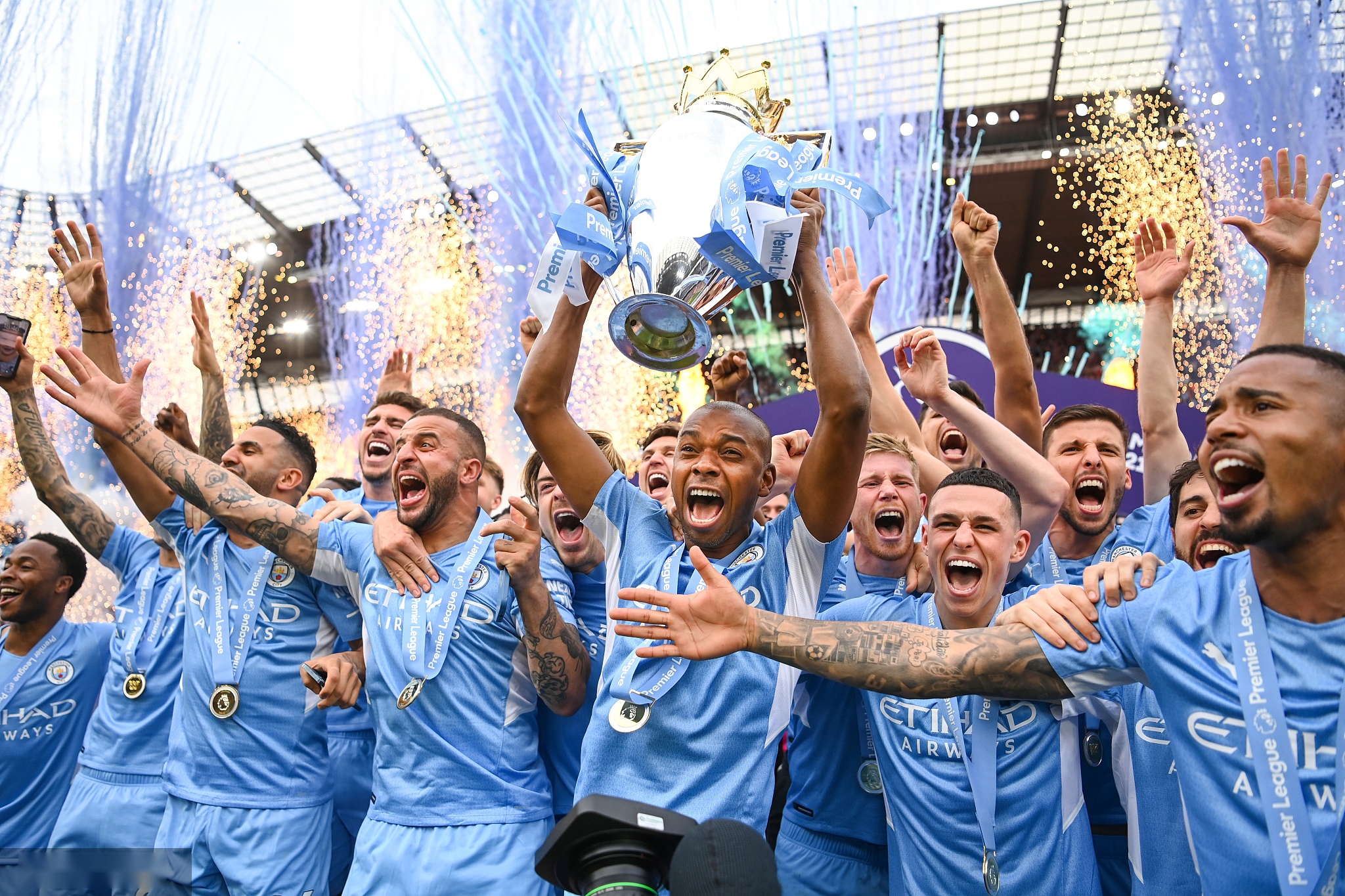 一同观赛的 一同观赛的